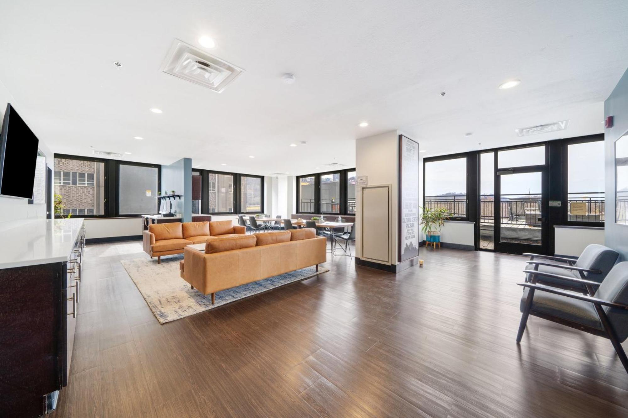 Ferienwohnung Vibrant Luxury Prime Location 24-7 Onsite Parking Gym Lounge Pittsburgh Exterior foto